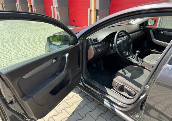 Volkswagen Passat cena 39900 przebieg: 99979, rok produkcji 2011 z Wrocław małe 407